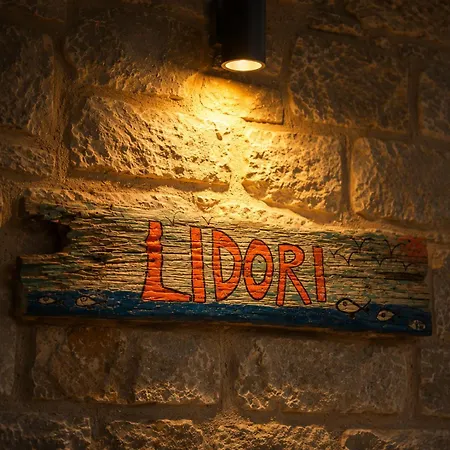 Lidori Mani * Achilio